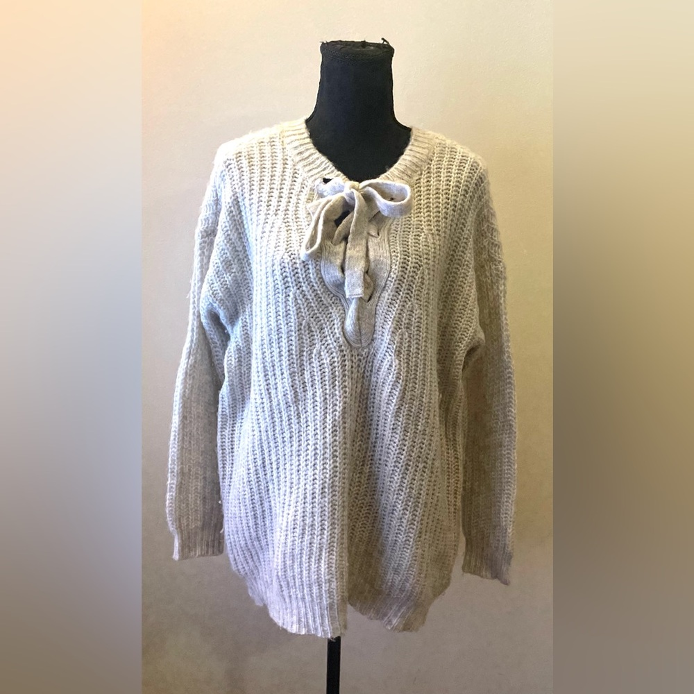 Aerie- Cream‎ V-Neck Sweater with Ribbed Knit Size M